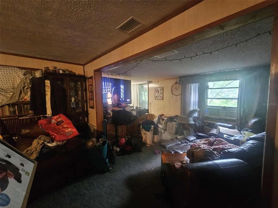 Под контрактом: $64,444 (5 спален, 2 ванн, 2206 Квадратных фут)