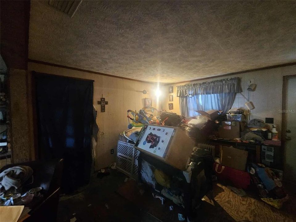 Под контрактом: $64,444 (5 спален, 2 ванн, 2206 Квадратных фут)