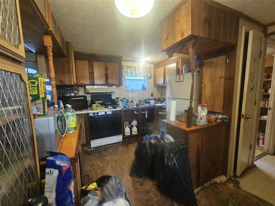 Под контрактом: $64,444 (5 спален, 2 ванн, 2206 Квадратных фут)