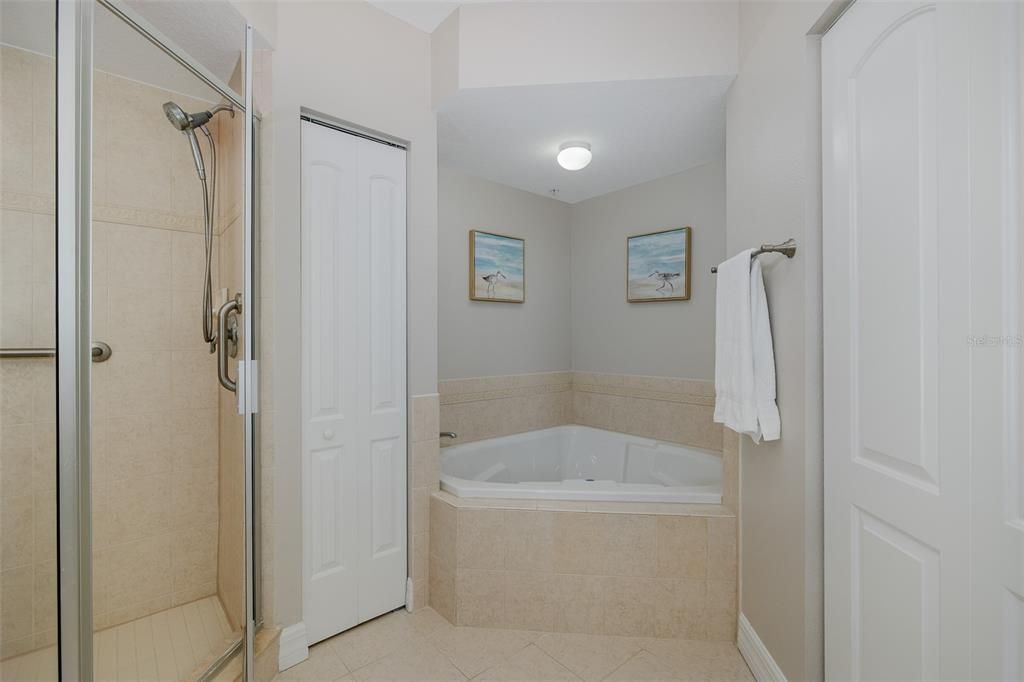 待售: $325,000 (2 贝兹, 2 浴室, 1410 平方英尺)