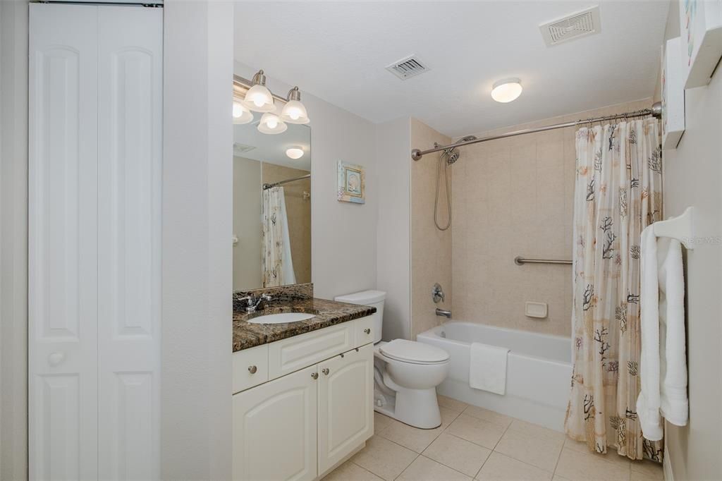 待售: $325,000 (2 贝兹, 2 浴室, 1410 平方英尺)