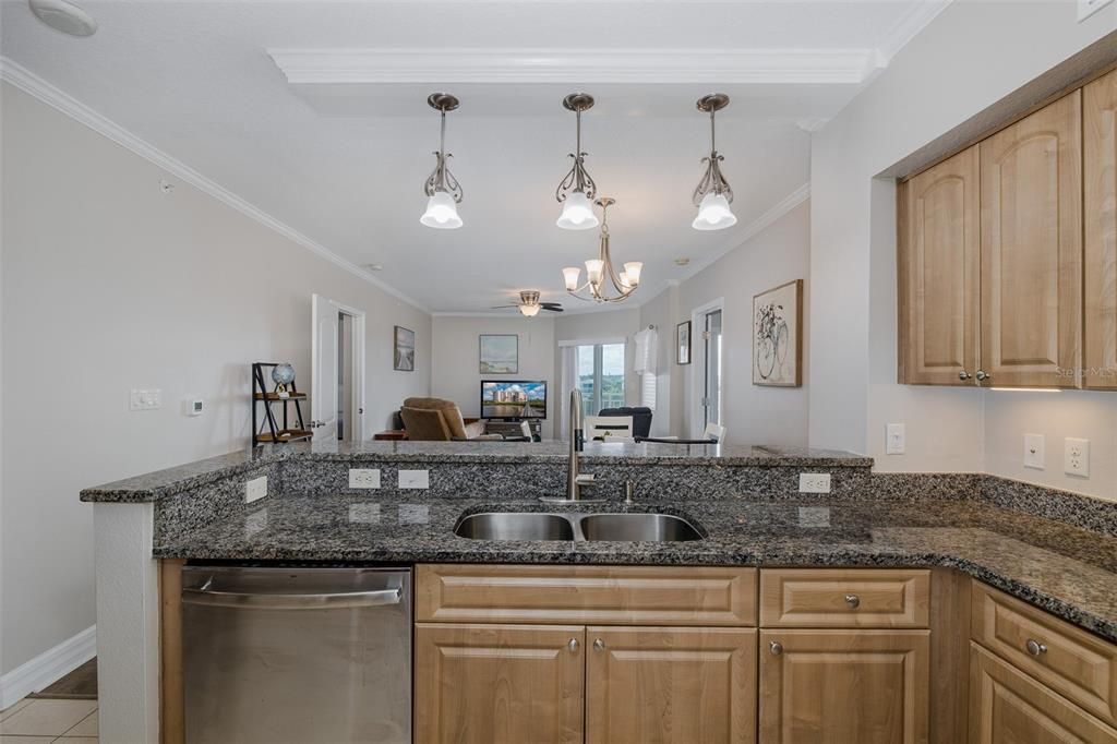 待售: $325,000 (2 贝兹, 2 浴室, 1410 平方英尺)