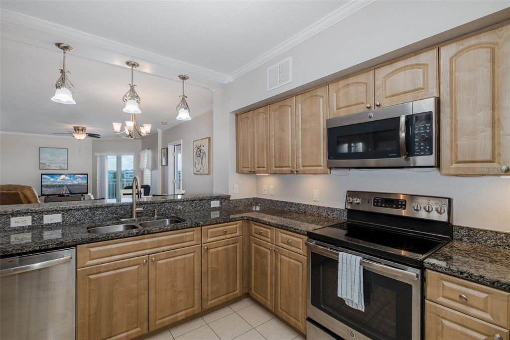 待售: $325,000 (2 贝兹, 2 浴室, 1410 平方英尺)