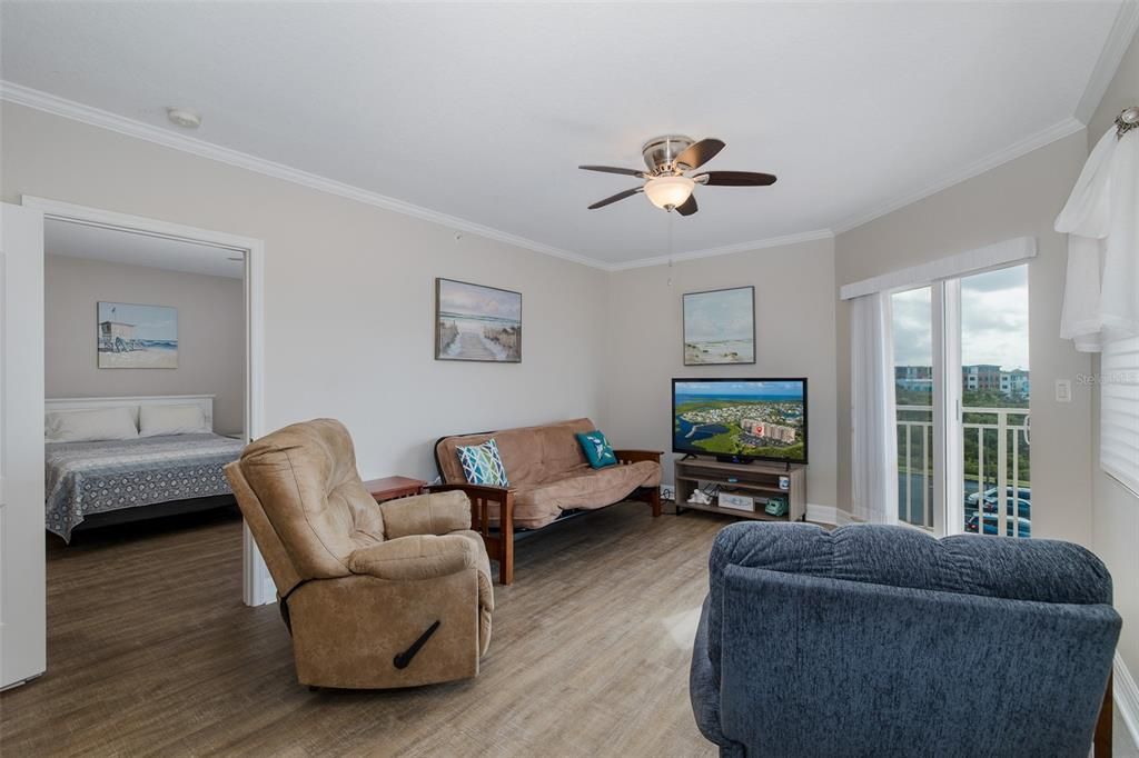 待售: $325,000 (2 贝兹, 2 浴室, 1410 平方英尺)