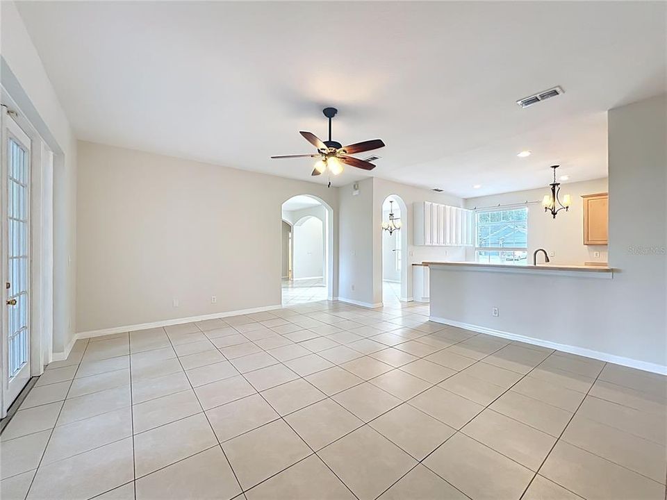 En Venta: $459,900 (4 camas, 3 baños, 2363 Pies cuadrados)