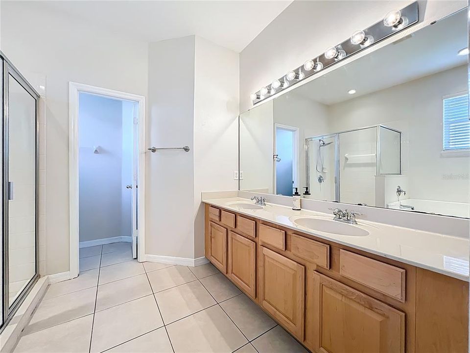 En Venta: $459,900 (4 camas, 3 baños, 2363 Pies cuadrados)