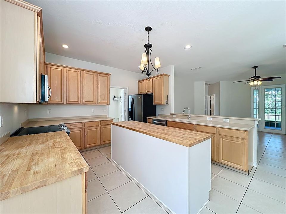 En Venta: $459,900 (4 camas, 3 baños, 2363 Pies cuadrados)