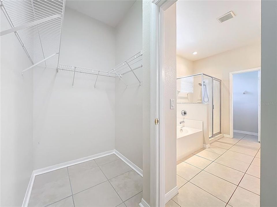 En Venta: $459,900 (4 camas, 3 baños, 2363 Pies cuadrados)