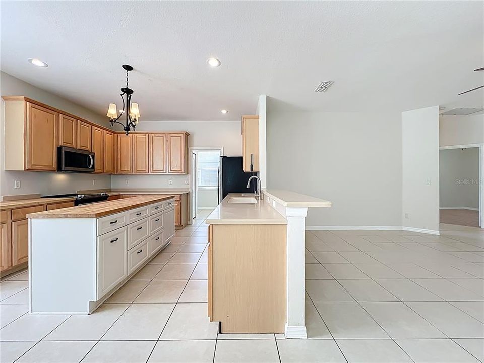 En Venta: $459,900 (4 camas, 3 baños, 2363 Pies cuadrados)