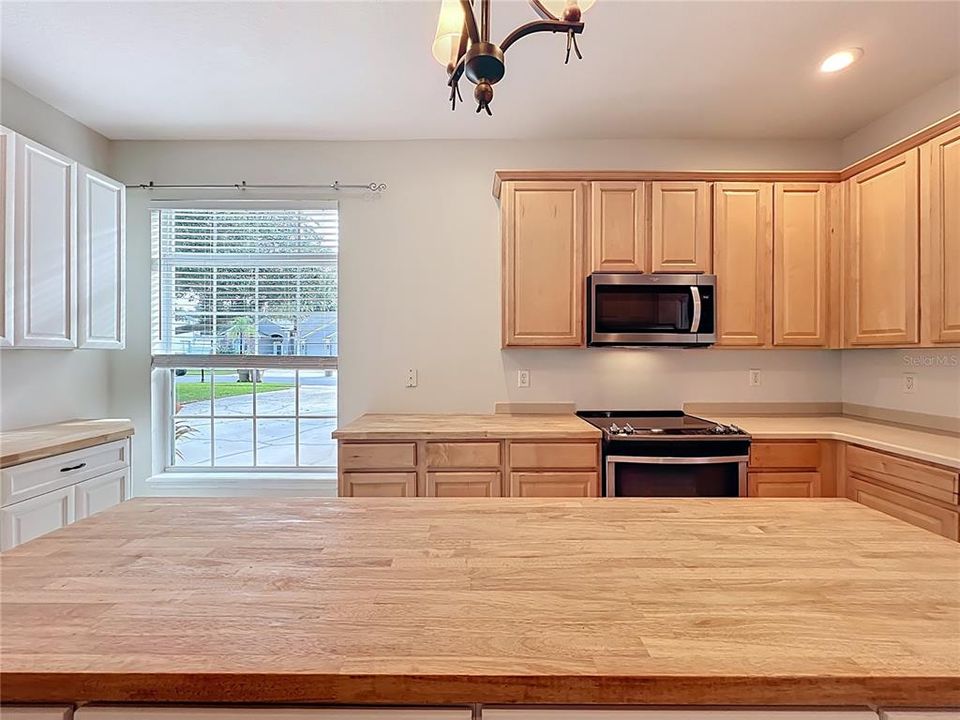 En Venta: $459,900 (4 camas, 3 baños, 2363 Pies cuadrados)