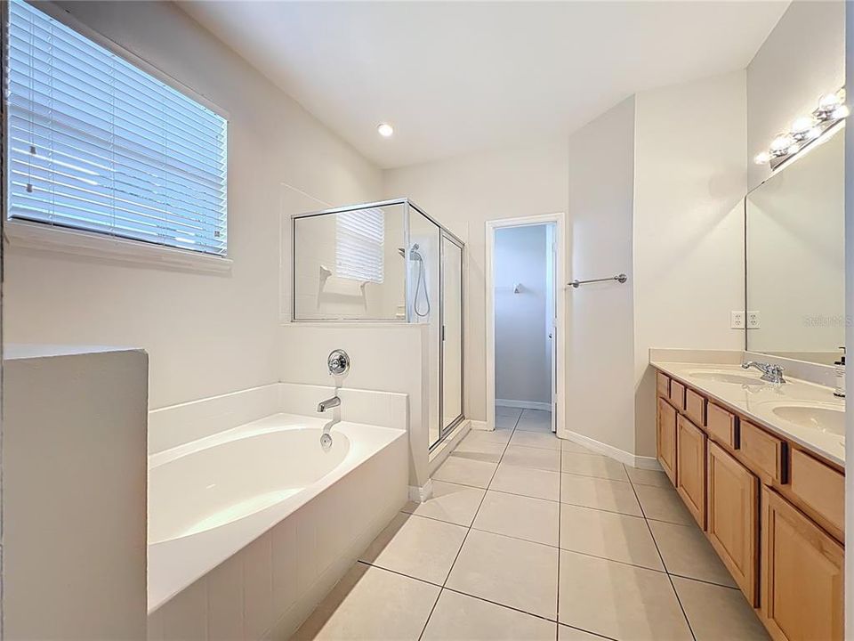 En Venta: $459,900 (4 camas, 3 baños, 2363 Pies cuadrados)