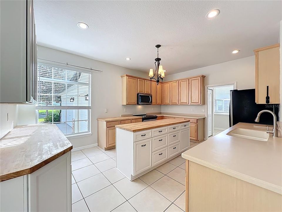 En Venta: $459,900 (4 camas, 3 baños, 2363 Pies cuadrados)