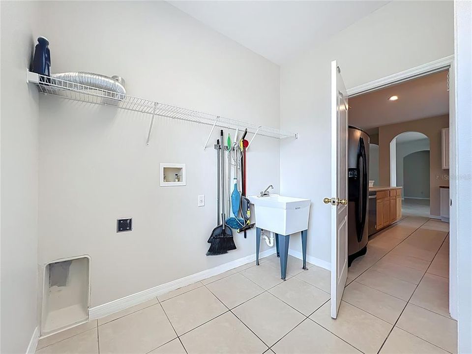 En Venta: $459,900 (4 camas, 3 baños, 2363 Pies cuadrados)