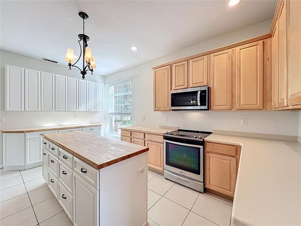 En Venta: $459,900 (4 camas, 3 baños, 2363 Pies cuadrados)