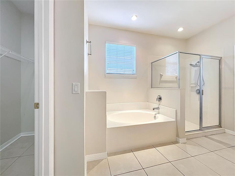 En Venta: $459,900 (4 camas, 3 baños, 2363 Pies cuadrados)