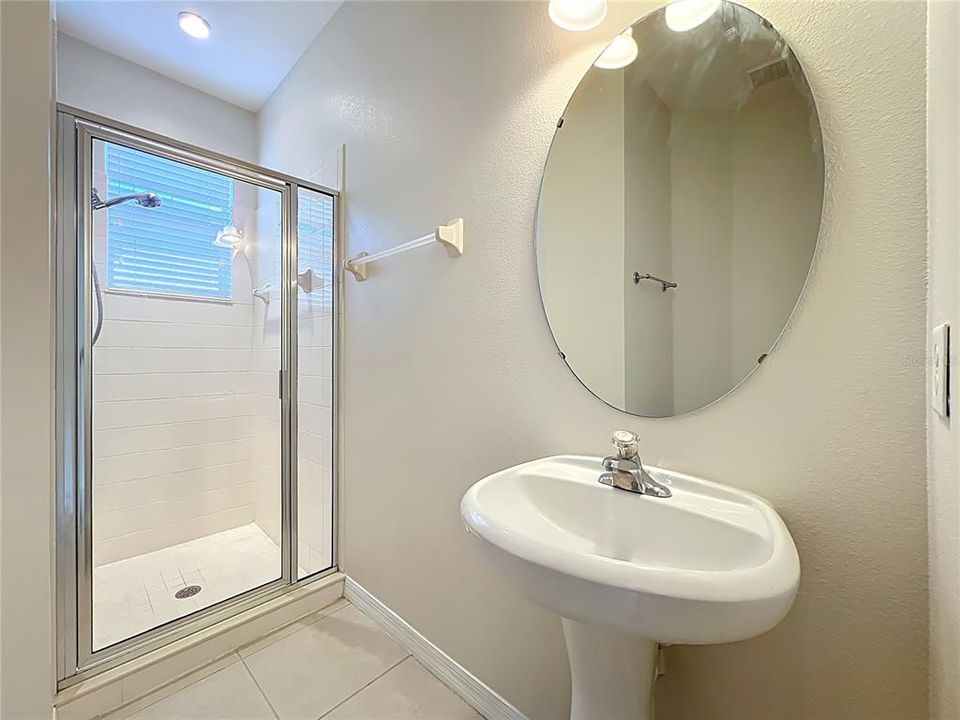 En Venta: $459,900 (4 camas, 3 baños, 2363 Pies cuadrados)