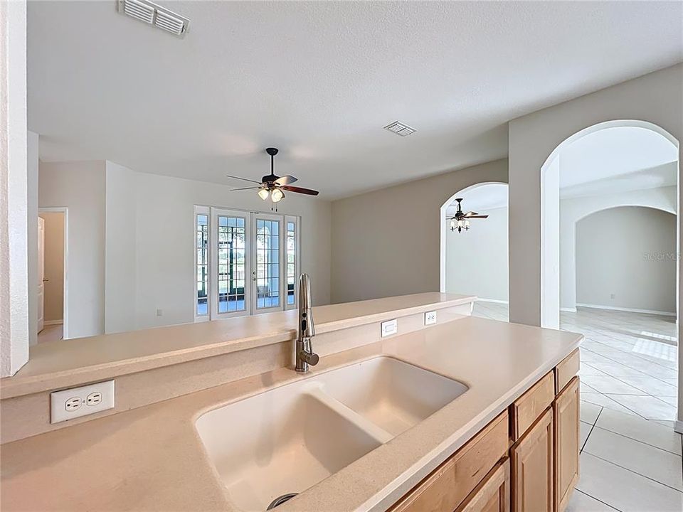 En Venta: $459,900 (4 camas, 3 baños, 2363 Pies cuadrados)