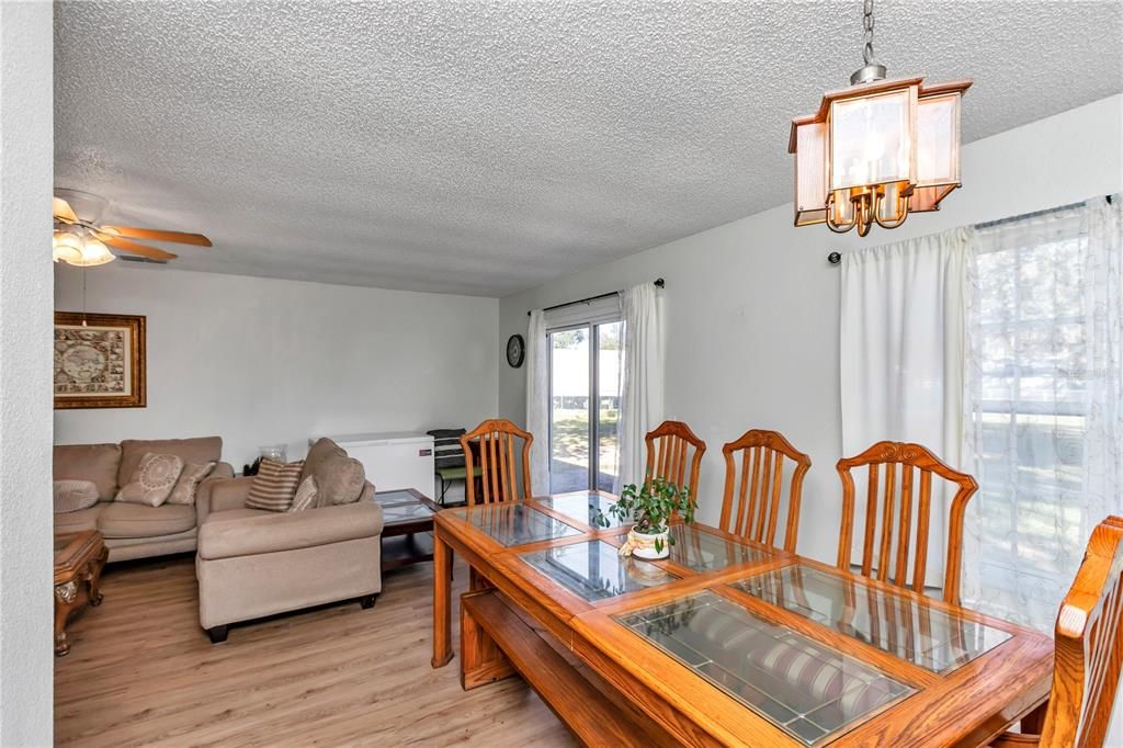 En Venta: $185,000 (3 camas, 2 baños, 1148 Pies cuadrados)