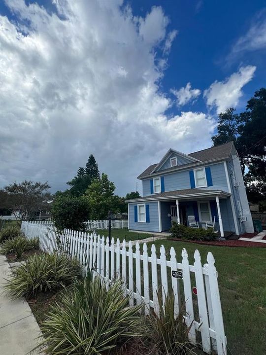 For Rent: $1,900 (3 beds, 2 baths, 1303 Square Feet)