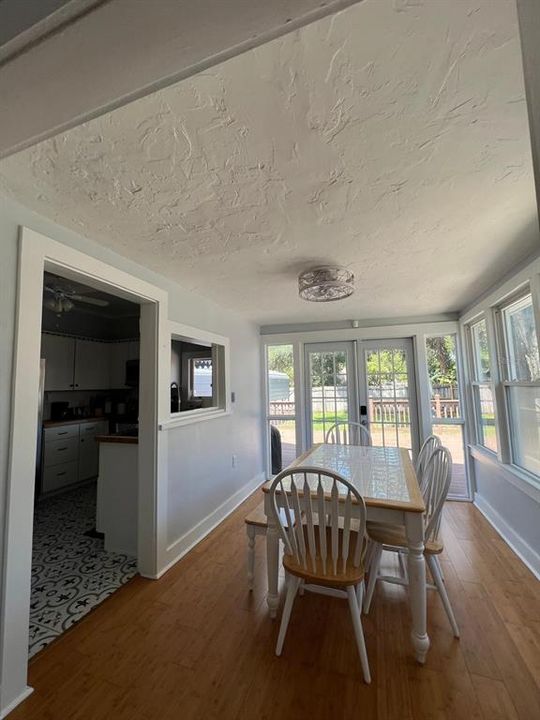 For Rent: $1,900 (3 beds, 2 baths, 1303 Square Feet)