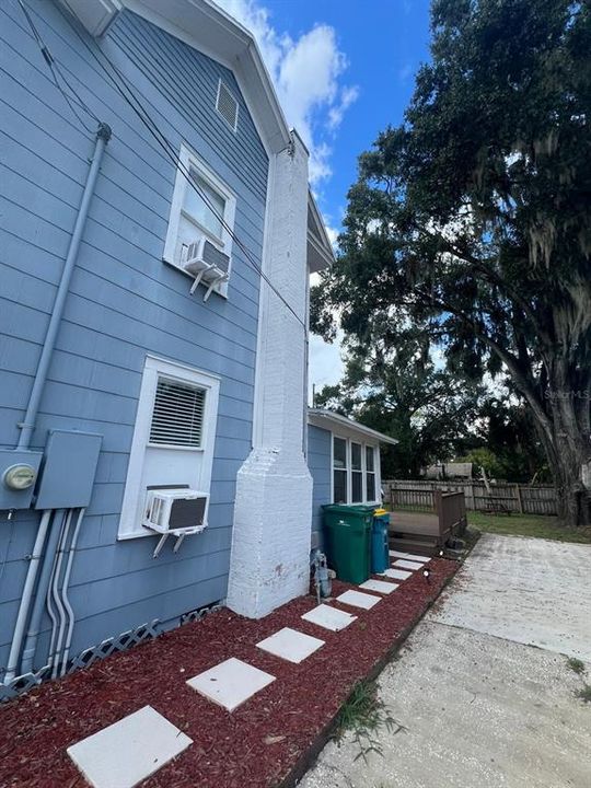 For Rent: $1,900 (3 beds, 2 baths, 1303 Square Feet)