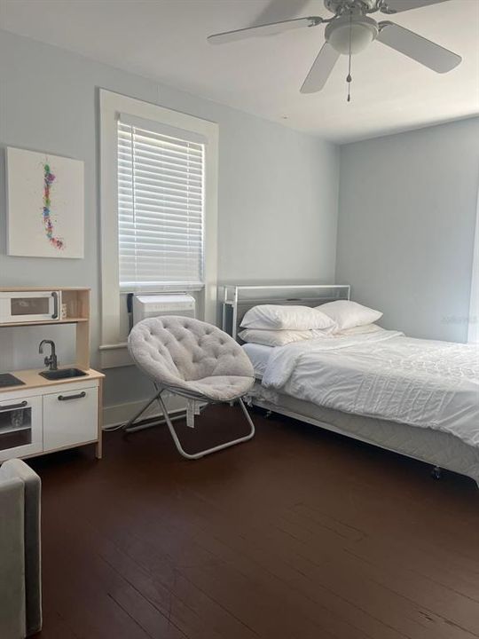 For Rent: $1,900 (3 beds, 2 baths, 1303 Square Feet)