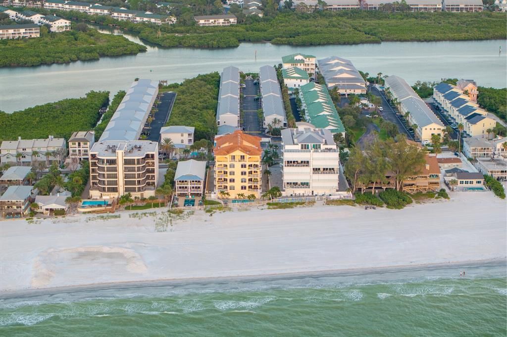 Active With Contract: $499,000 (2 beds, 2 baths, 1225 Square Feet)