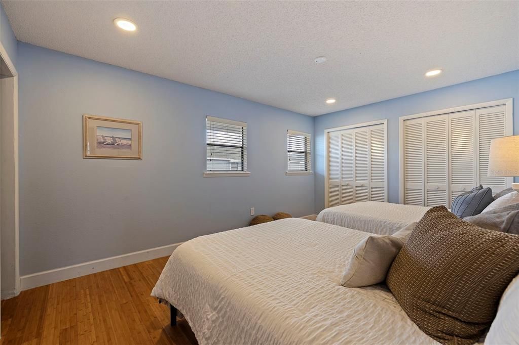 Active With Contract: $499,000 (2 beds, 2 baths, 1225 Square Feet)