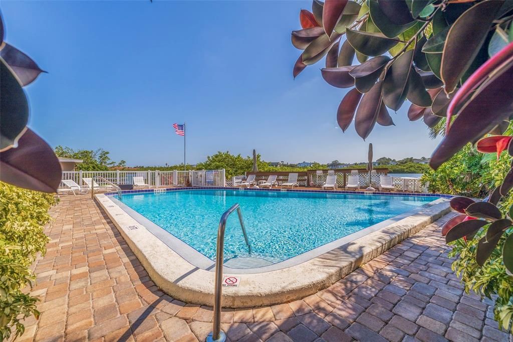 Active With Contract: $499,000 (2 beds, 2 baths, 1225 Square Feet)