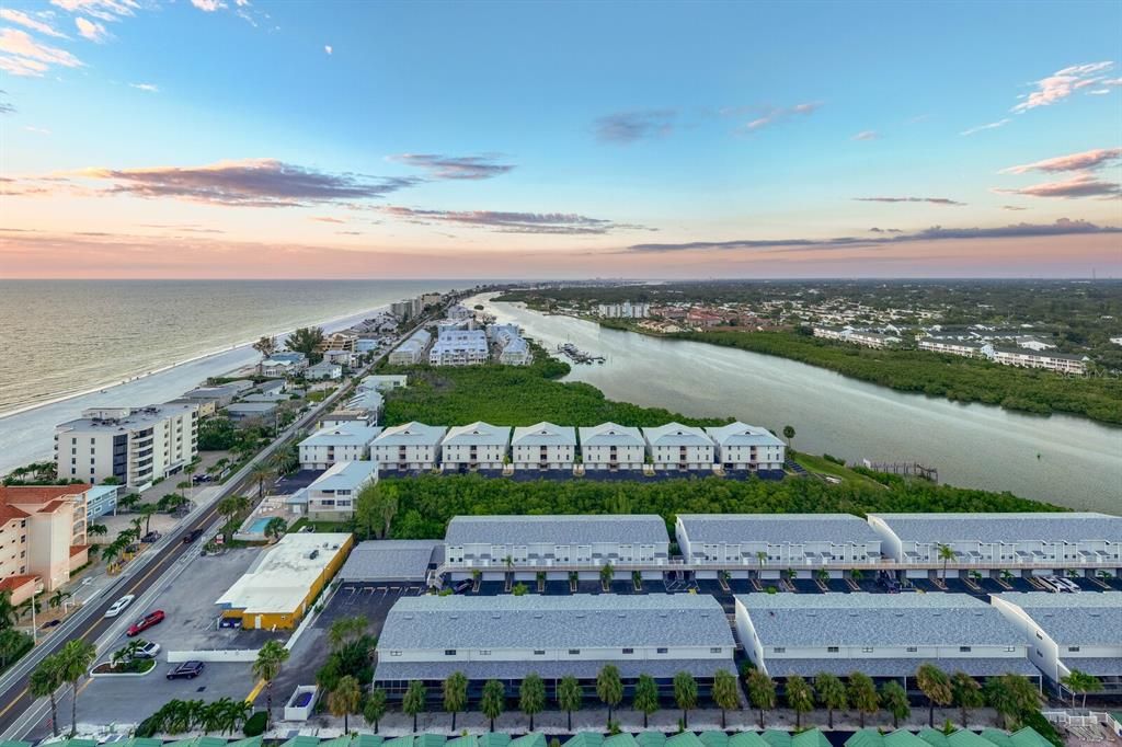 Active With Contract: $499,000 (2 beds, 2 baths, 1225 Square Feet)