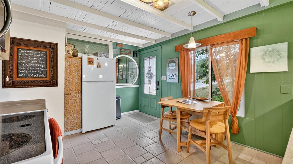 Active With Contract: $229,000 (2 beds, 1 baths, 790 Square Feet)