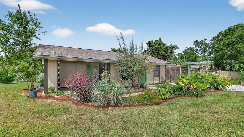 Active With Contract: $229,000 (2 beds, 1 baths, 790 Square Feet)