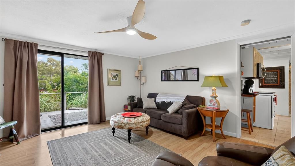 Active With Contract: $229,000 (2 beds, 1 baths, 790 Square Feet)