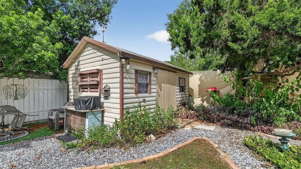 Active With Contract: $229,000 (2 beds, 1 baths, 790 Square Feet)