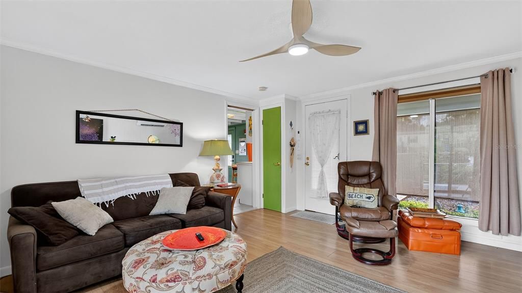 Active With Contract: $229,000 (2 beds, 1 baths, 790 Square Feet)