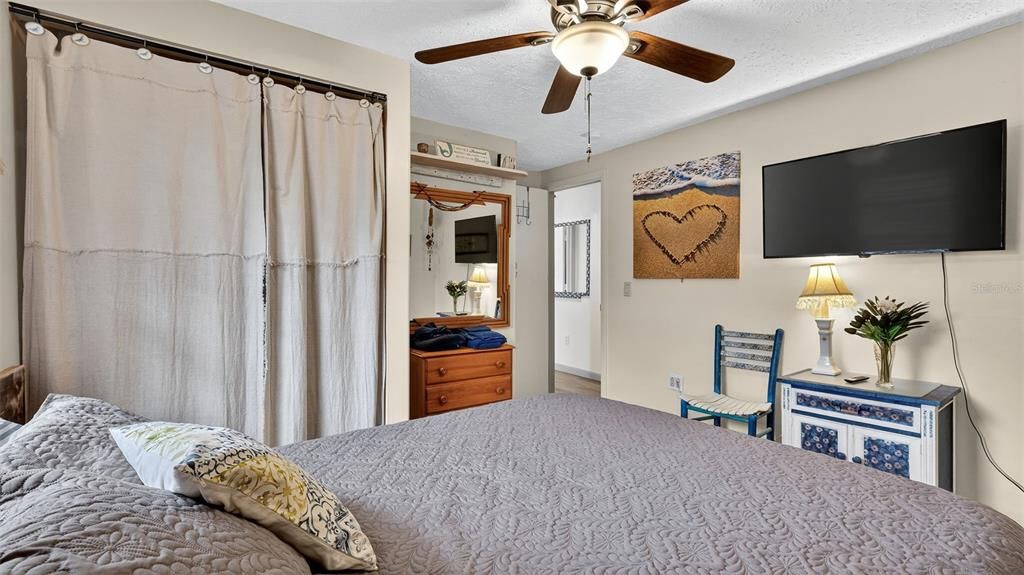 Active With Contract: $229,000 (2 beds, 1 baths, 790 Square Feet)