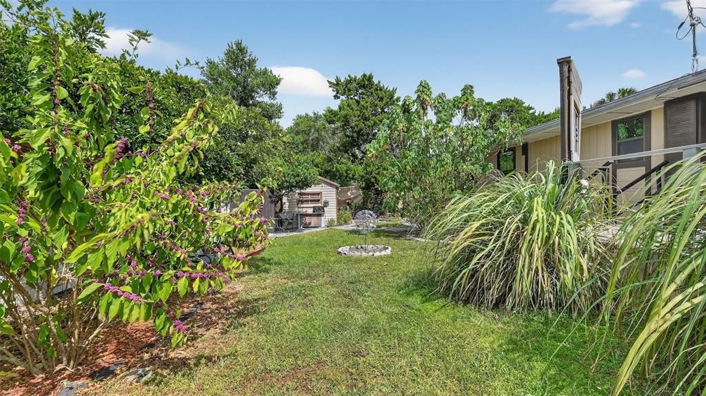 Active With Contract: $229,000 (2 beds, 1 baths, 790 Square Feet)