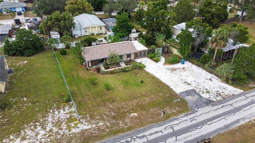 Active With Contract: $229,000 (2 beds, 1 baths, 790 Square Feet)