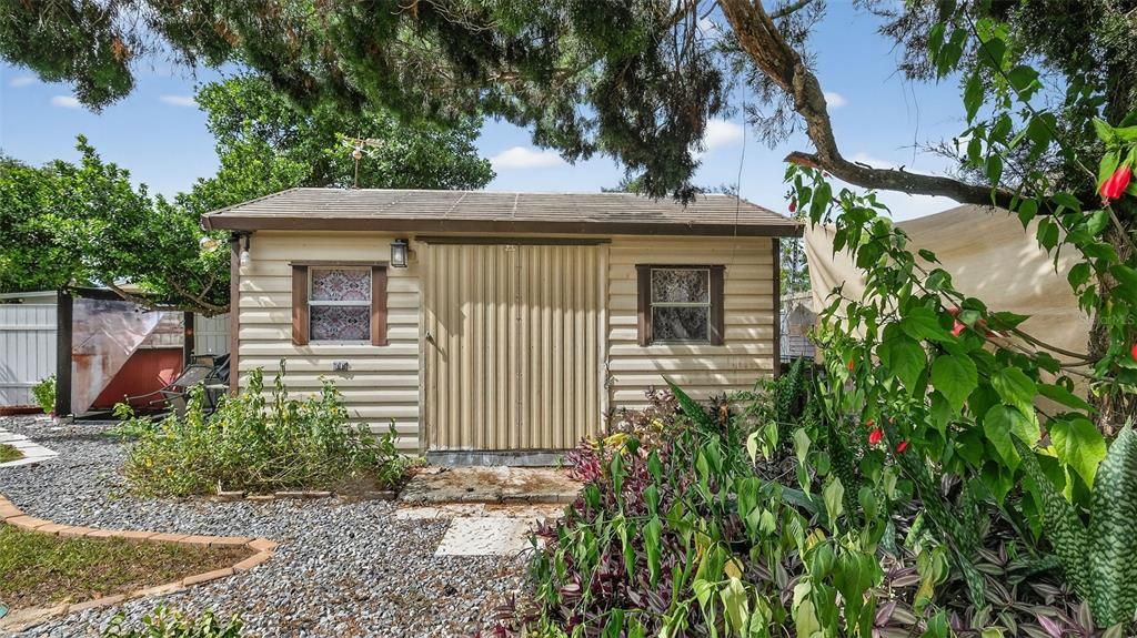 Active With Contract: $229,000 (2 beds, 1 baths, 790 Square Feet)