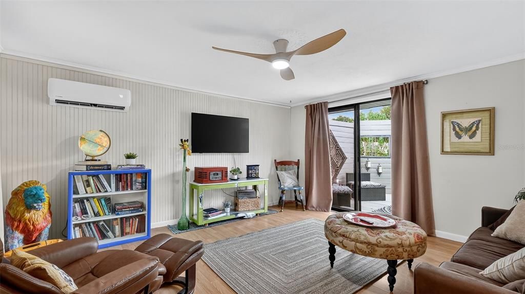 Active With Contract: $229,000 (2 beds, 1 baths, 790 Square Feet)