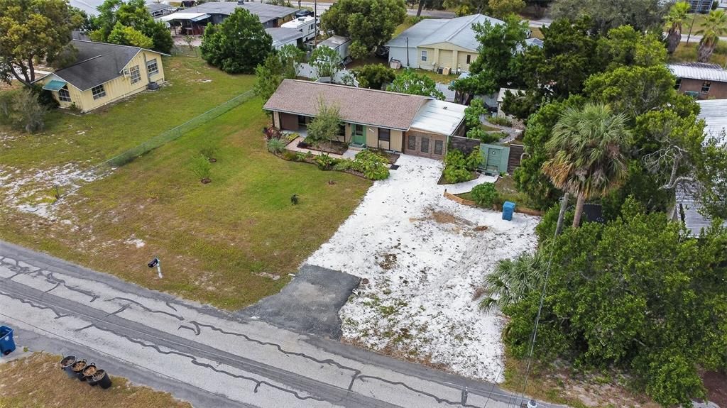 Active With Contract: $229,000 (2 beds, 1 baths, 790 Square Feet)