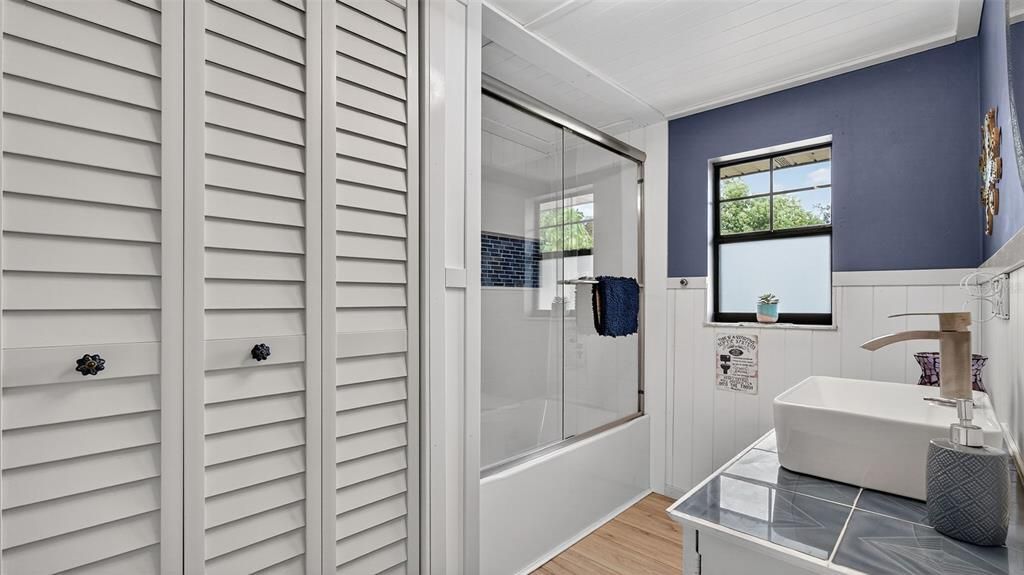 Active With Contract: $229,000 (2 beds, 1 baths, 790 Square Feet)