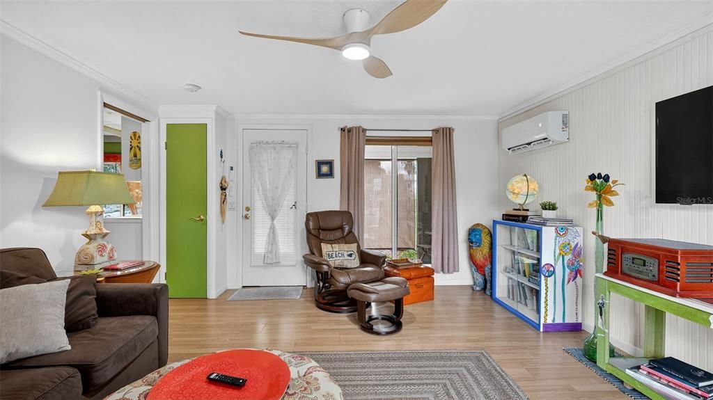 Active With Contract: $229,000 (2 beds, 1 baths, 790 Square Feet)