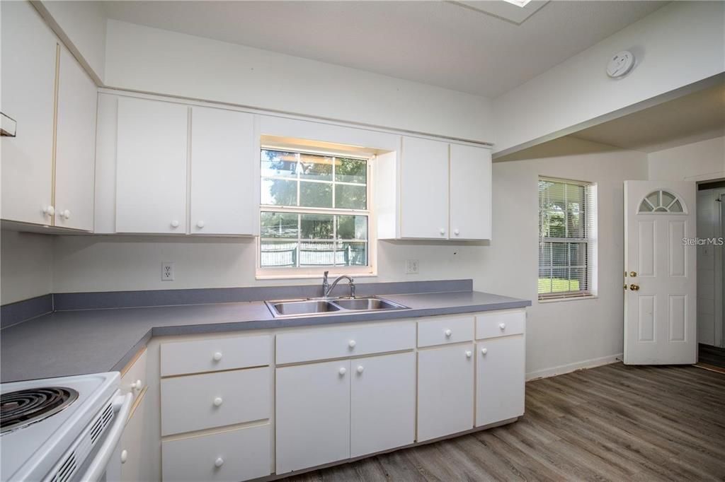 For Sale: $325,000 (0 beds, 0 baths, 1176 Square Feet)