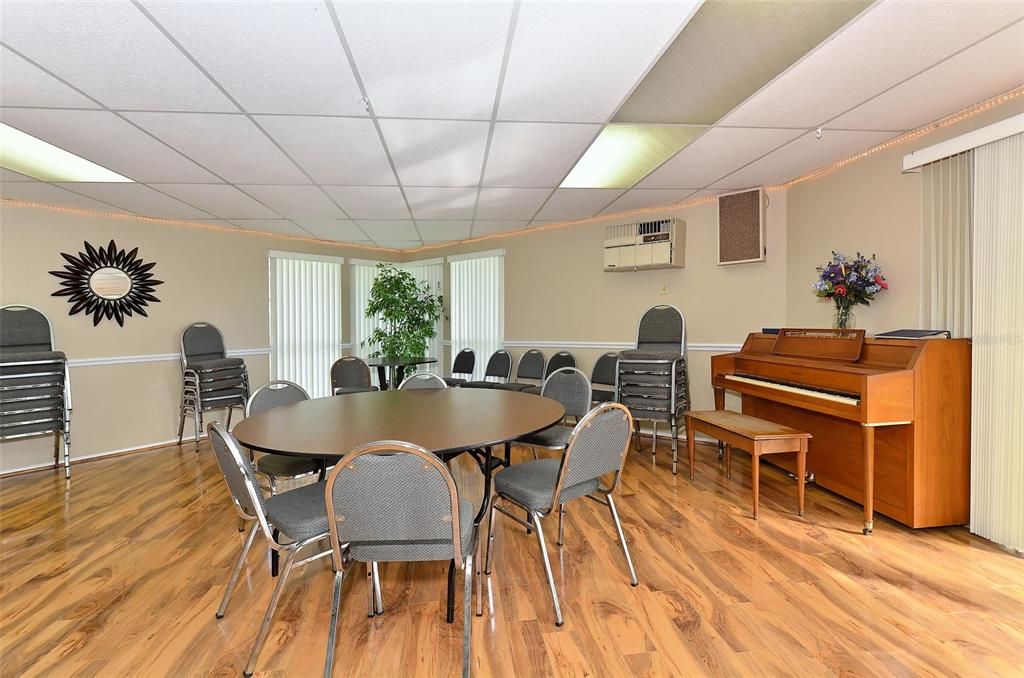 待售: $135,000 (1 贝兹, 1 浴室, 600 平方英尺)