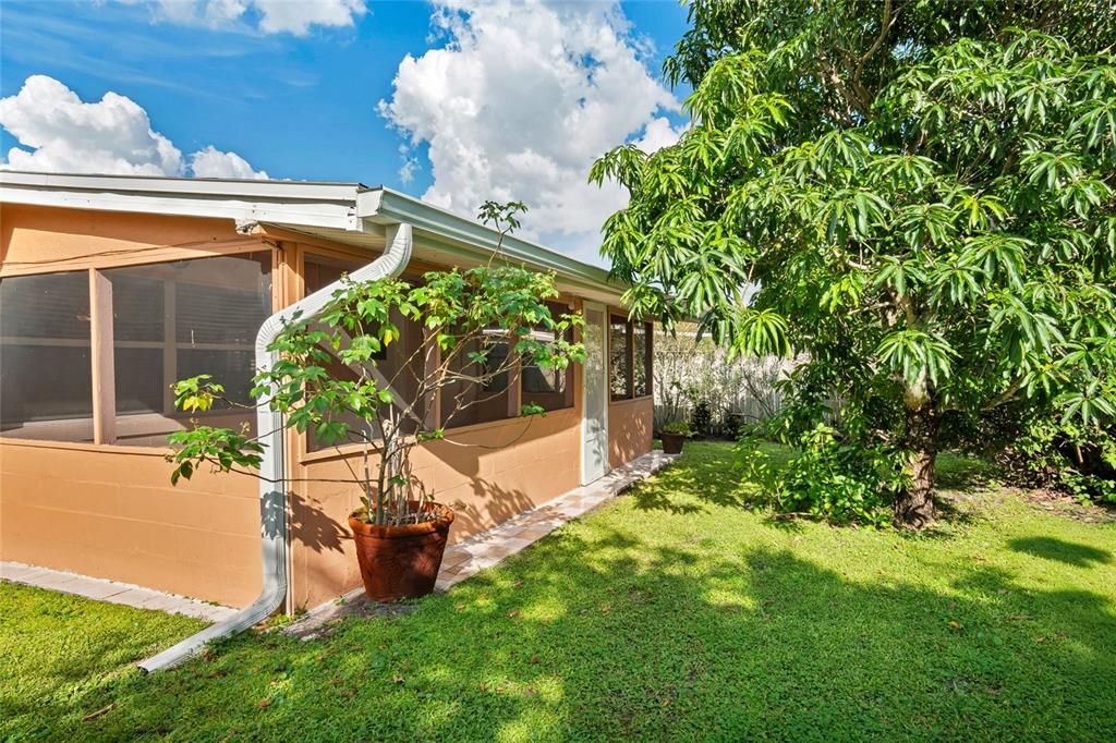 Под контрактом: $299,000 (3 спален, 2 ванн, 1225 Квадратных фут)