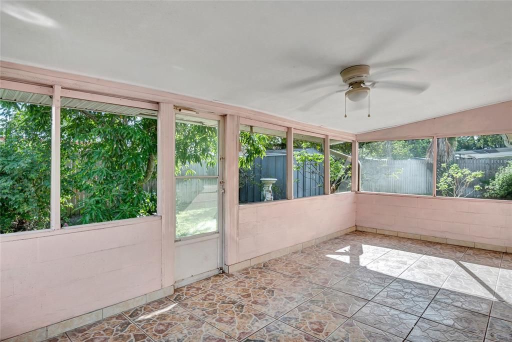 Под контрактом: $299,000 (3 спален, 2 ванн, 1225 Квадратных фут)