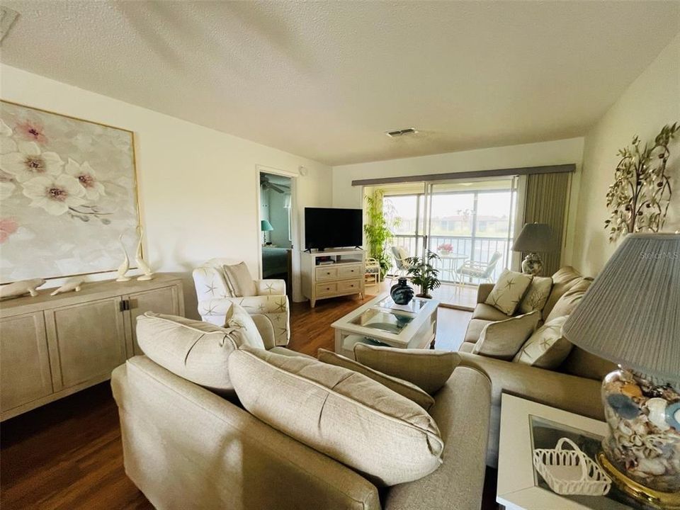 For Rent: $2,400 (2 beds, 2 baths, 860 Square Feet)