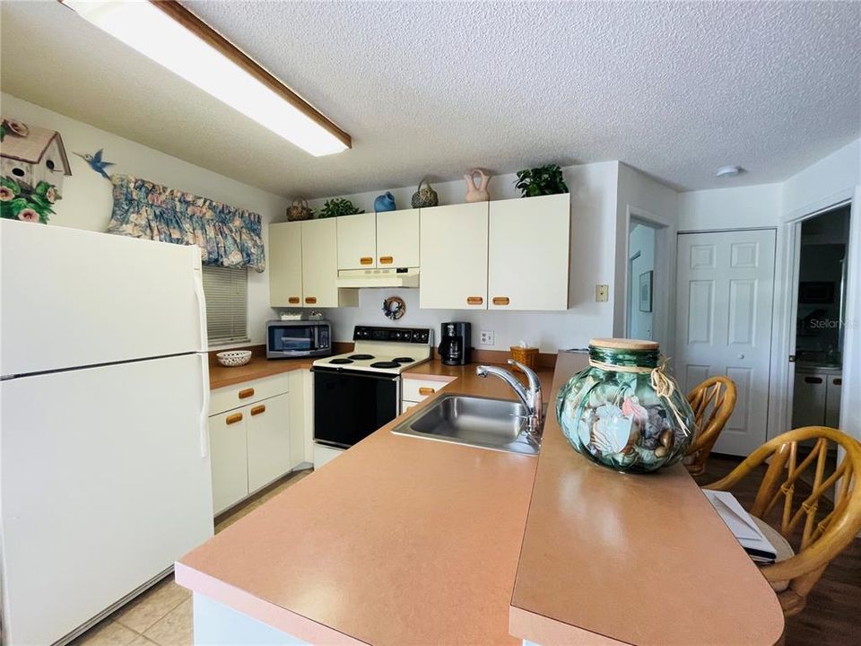 For Rent: $2,400 (2 beds, 2 baths, 860 Square Feet)