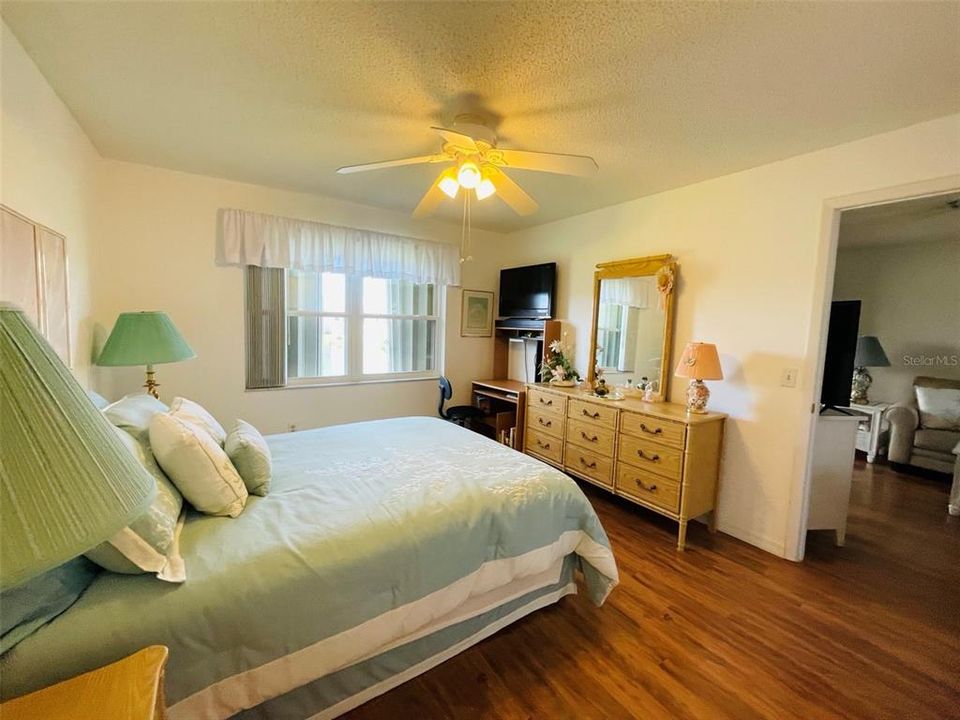 For Rent: $2,400 (2 beds, 2 baths, 860 Square Feet)